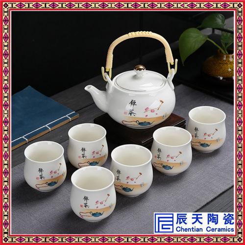 雅致客廳中的茶韻——景德鎮白玉瓷與冰裂紋青瓷茶具賞析